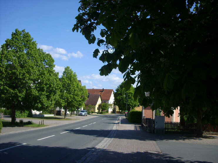 Kirchehrenbach, Bahnhofstrae (Mai 2011)