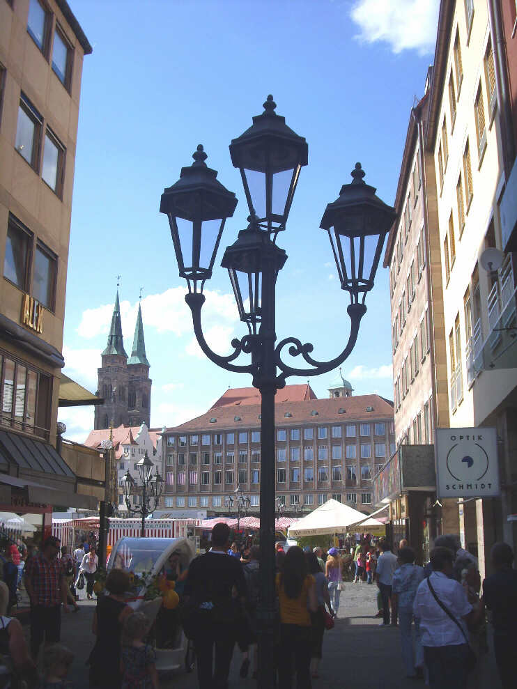 Blick von der Plobenhofstrae auf den Hauptmarkt (Juni 2012)