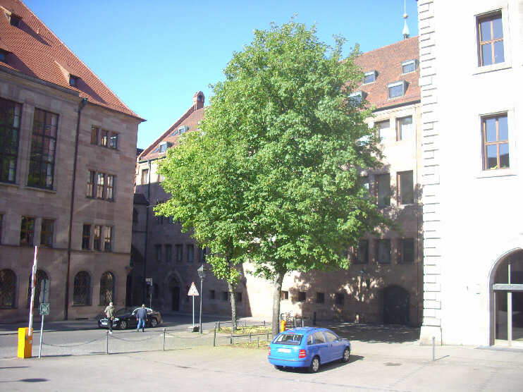 Fnfer Platz von Ecke Theresienstrae / Obstmarkt aus gesehen (Mai 2013)