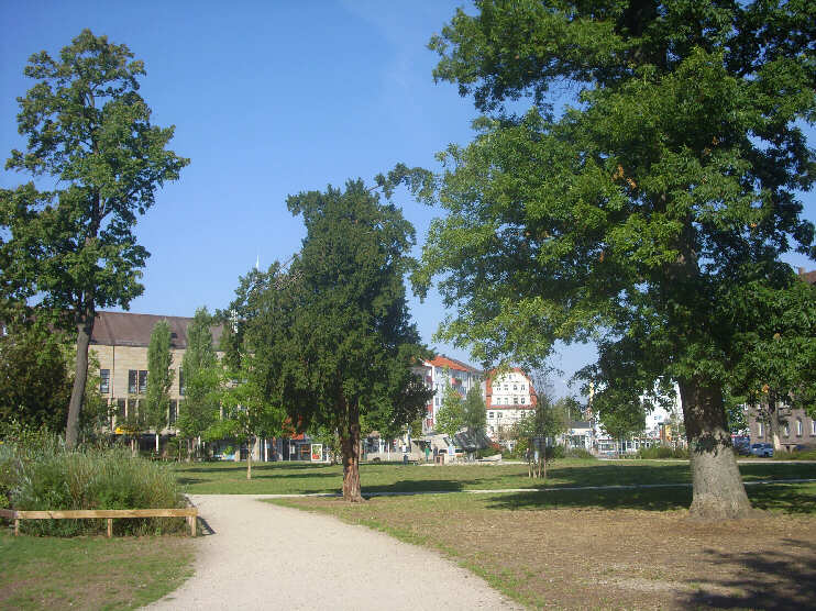 Archivpark Bickrichtung Bucher Strae, Friedrich-Ebert-Platz (August 2015)