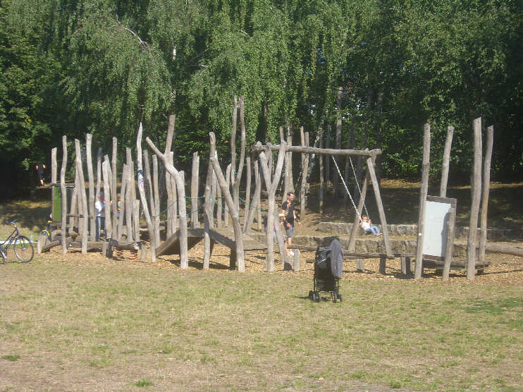 Spielplatz in der Nhe des Lederersteges (August 2015)