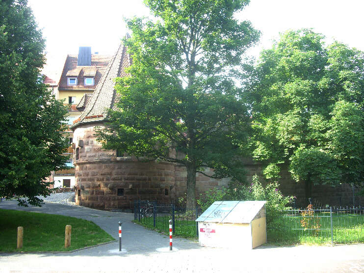 Vestnertorgraben, bei der Abzweigung des Strchens "Vestnertormauer", Blick auf Turm schwarzes B (Juli 2017)