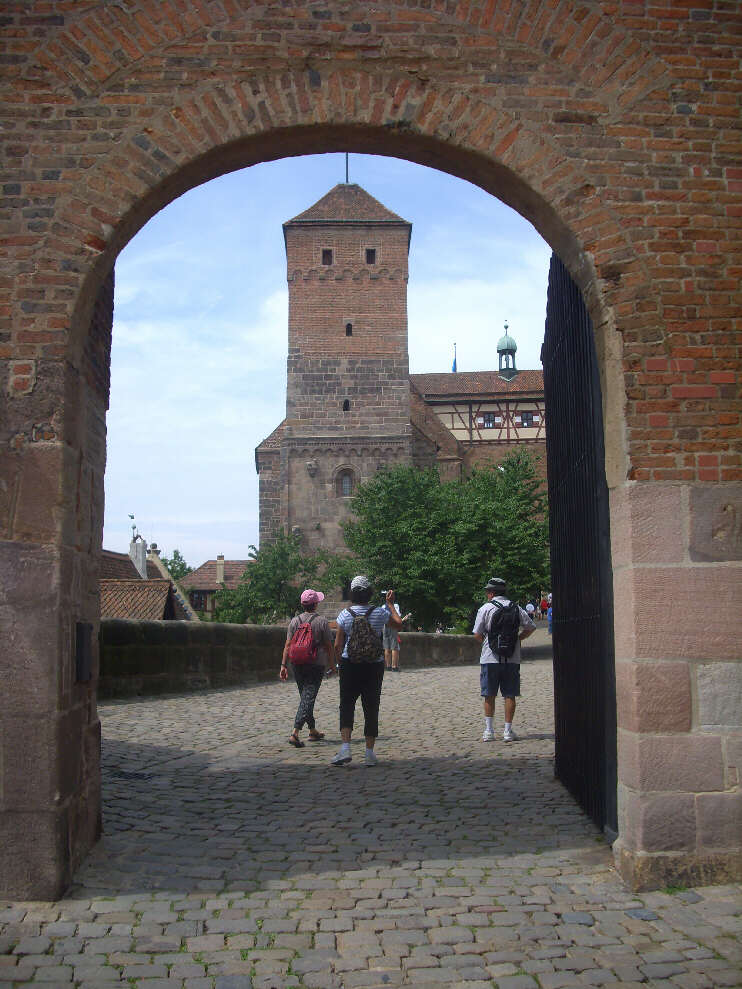 Tor zwischen Burgfreiung und ueren Hof der Kaiserburg (Juli 2014)
