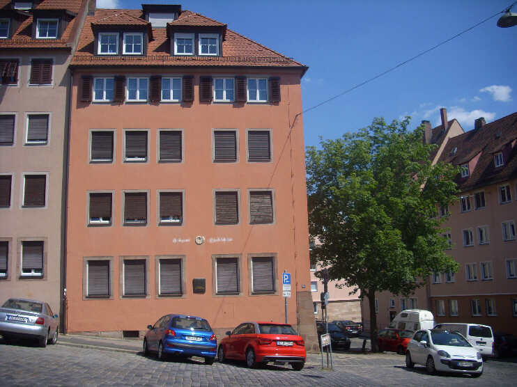 Burgstrae 16: Hier stand bis zum Jahre 1945 das Wohnhaus des Nrnberger Schreib- und Rechenmeisters Johann Neudrfer [geb. 1497, gest. 1563] (Juli 2013) 