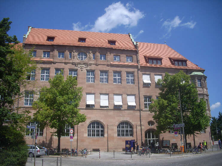 Grundschule, Paniersplatz 37 (Juli 2017)