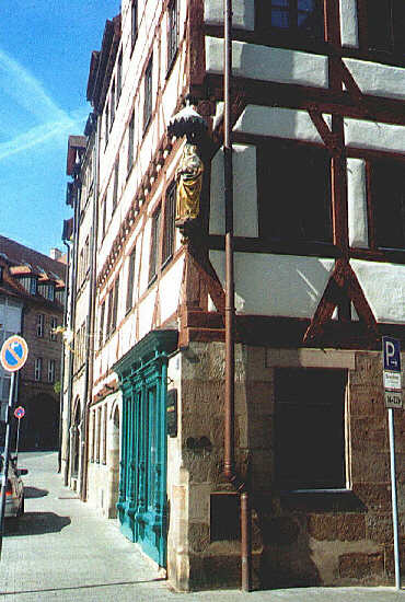 Vor diesem Haus, Unschlittplatz Nr. 8, tauchte am 26. Mai 1828 ein etwa 16-jhriger, verwahrlost aussehender Junge auf, der kaum sprechen konnte: Kaspar Hauser (Juni 2007)