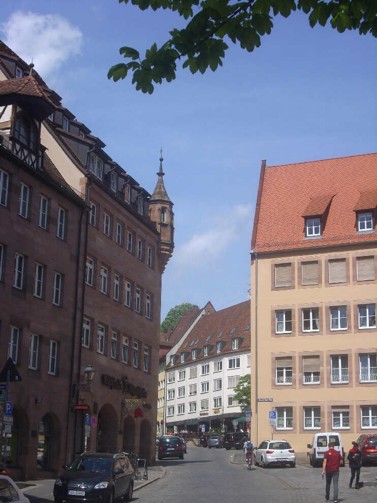 Blick vom Albrecht-Drer-Platz in die Bergstrae (Mai 2015)