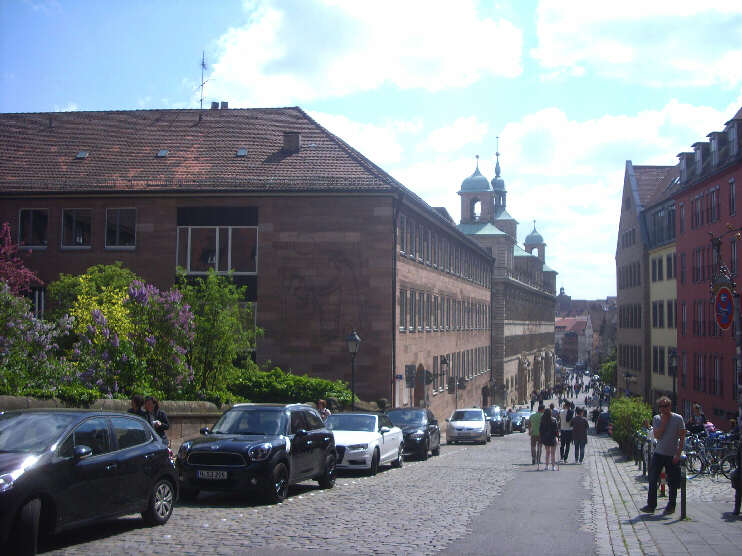 Burgstrae, in Hhe des Fembohauses, Blickrichtung Rathausplatz (Mai 2016)