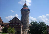 Kaiserburg - uerer Burghof mit Sinwellturm