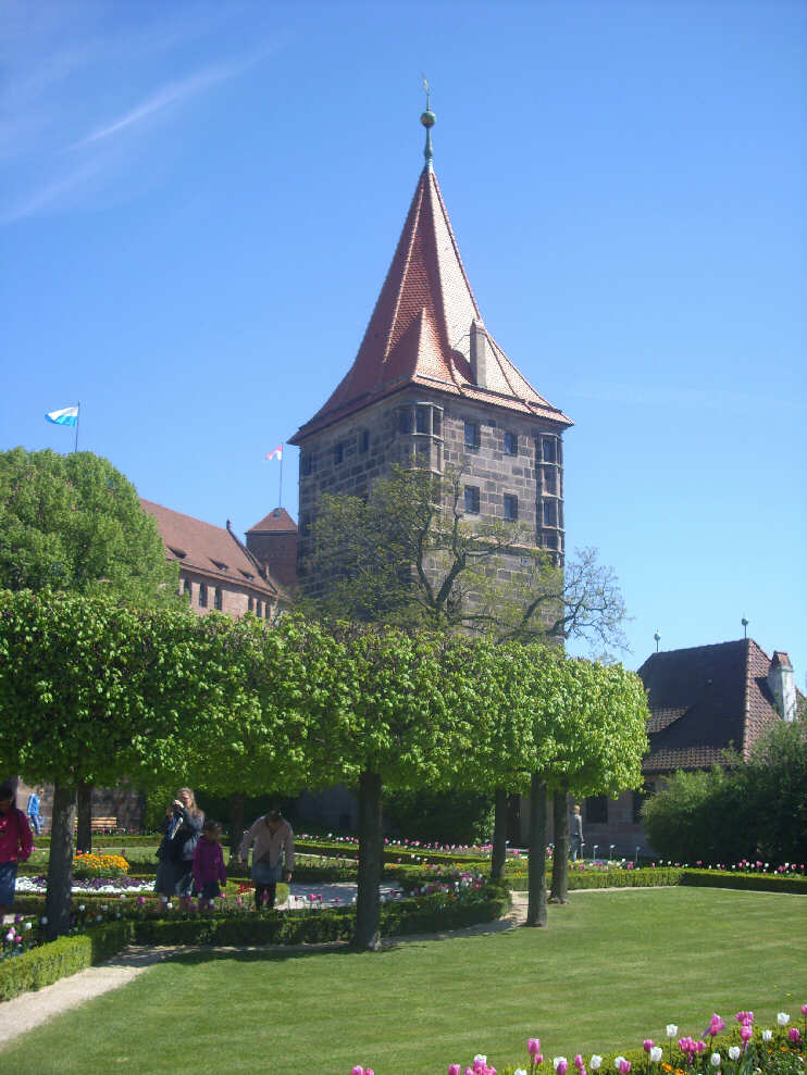 Tiergrtnertorturm, vom Burggarten auf der Tiergrterntorbastei aus gesehen (April 2014)