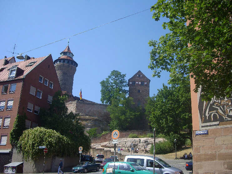 Blick von der Schildgasse / Ecke Burgstrae zur Burg (August 2013)