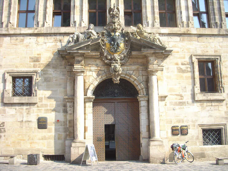 Altes Rathaus - Haupteingang (September 2012)