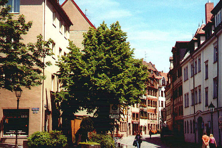 Blick vom Maxplatz in die Weigerbergasse (Mai 2004)