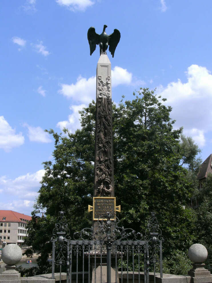 Obelisk mit Kriegsadler auf der Sdlichen Karlsbrcke (Juni 2013)